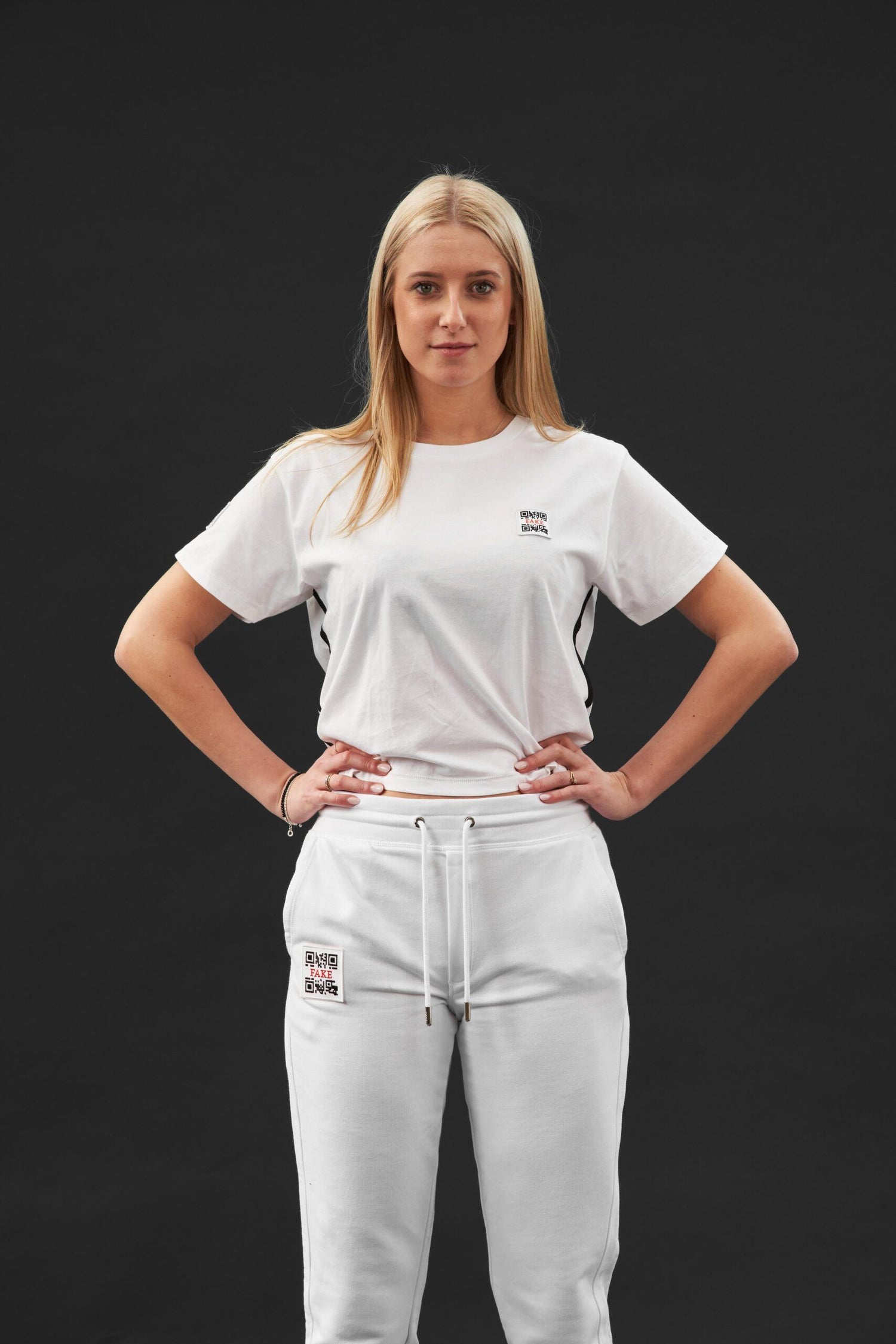 Sporty cropped shirt