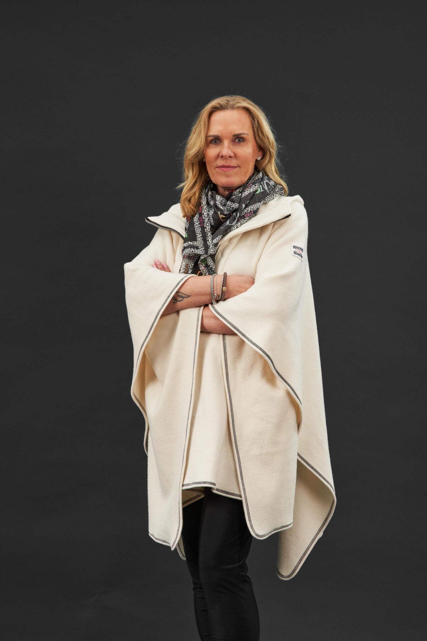 Poncho Plaza NY Off-White 2