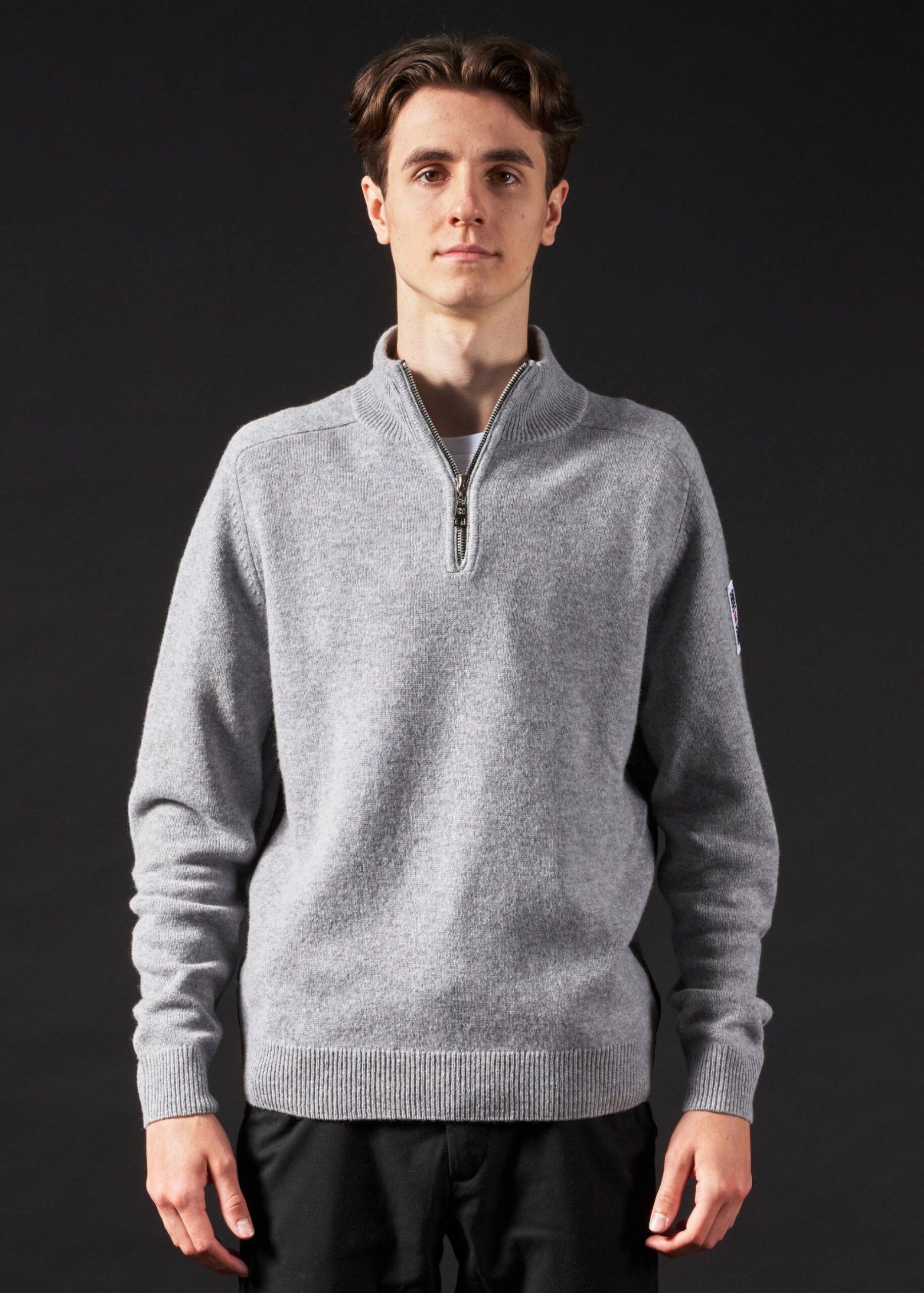 Zipper
Statement | Grau